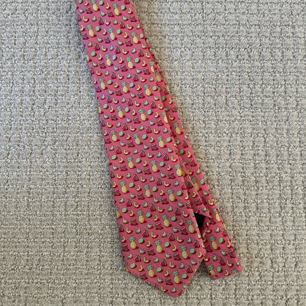 Vineyard Vines - Passion Fruits- Pink Pure Silk Men's Neck Tie.
